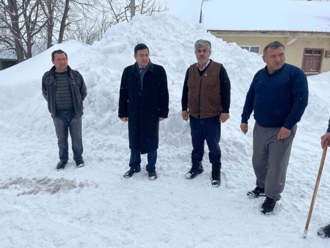 Kaymakamdan kar temizleme çalışmalarına yakın takip