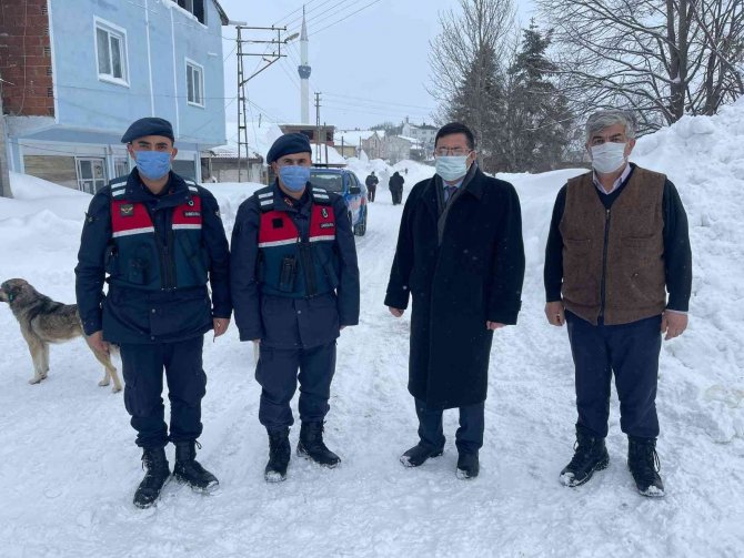 Kaymakamdan kar temizleme çalışmalarına yakın takip