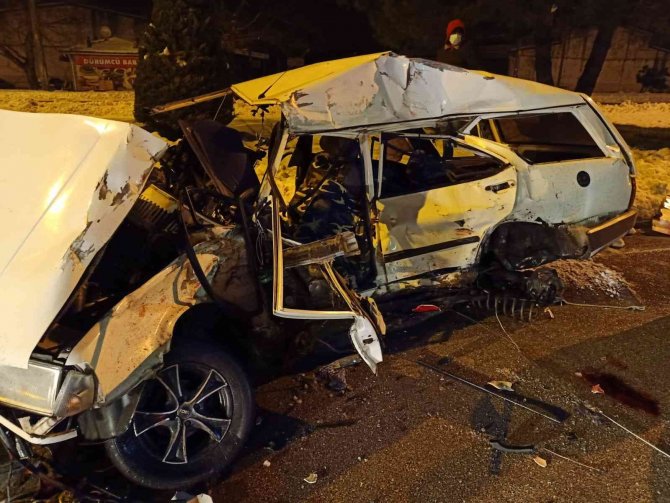 ‘Kırmızı ışık’ ihlali kaza getirdi