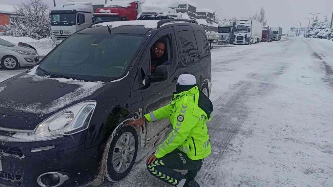 Konya-Antalya karayolunda ulaşım güçlükle sağlanıyor