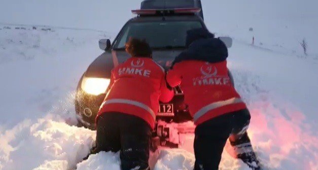 Konya'da hastalanan bebek için UMKE’nin 6 saatlik kar mücadelesi