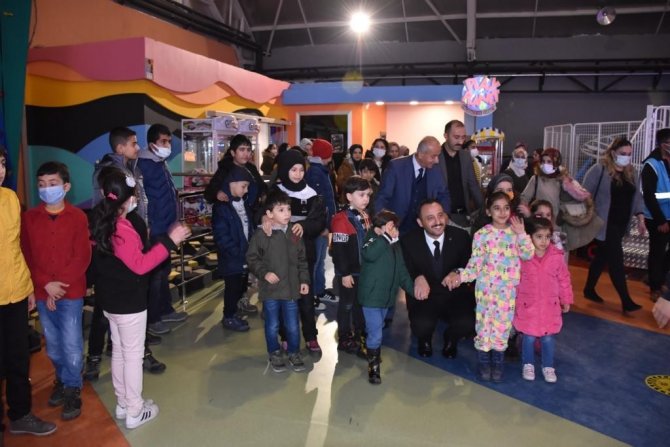 Siirt’te yetim çocuklar aileleriyle birlikte eğlendi