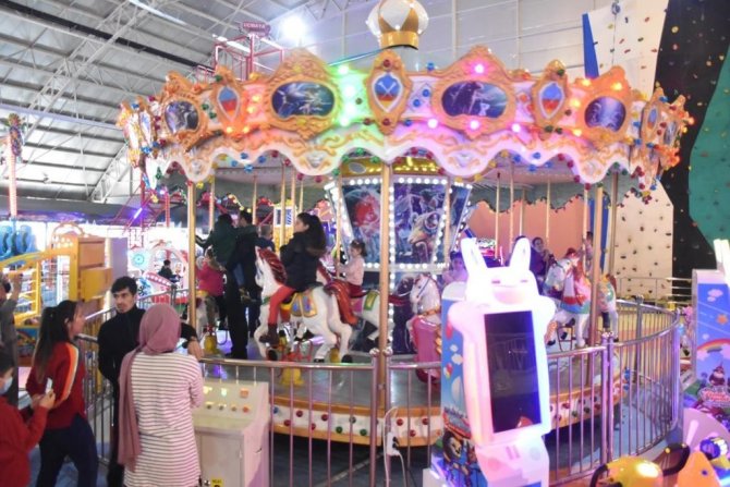 Siirt’te yetim çocuklar aileleriyle birlikte eğlendi