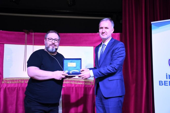 Tatilde öğrenciler Karagöz’le eğlendi