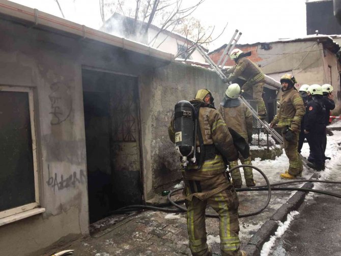 Tek katlı evde yangın paniği