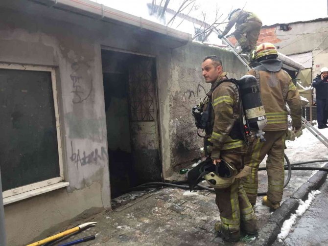 Tek katlı evde yangın paniği