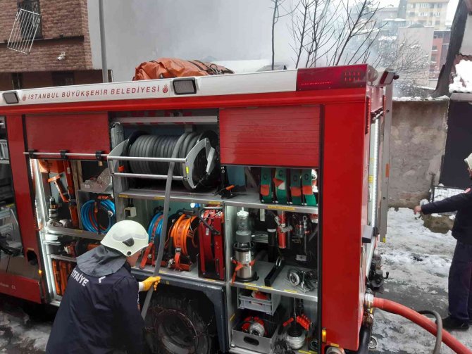 Tek katlı evde yangın paniği