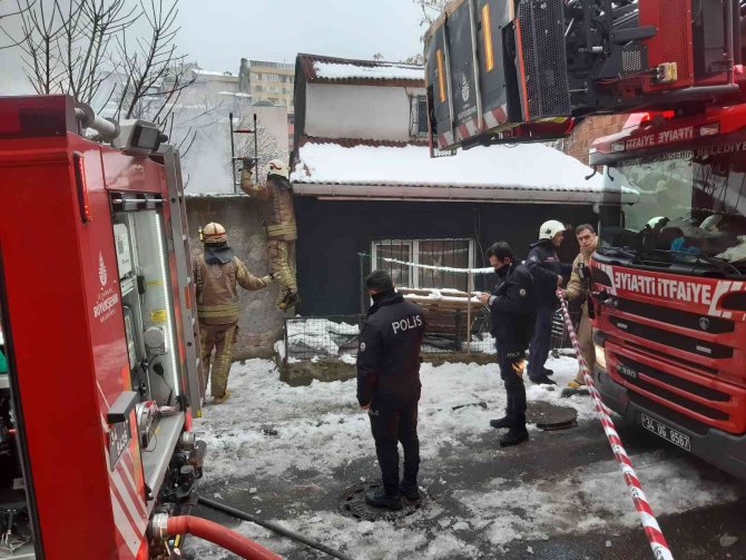 Tek katlı evde yangın paniği