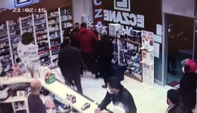 Tesadüfen girdiği eczanede cezai firarisini tek başına yakalayan JASAT personeline ödül