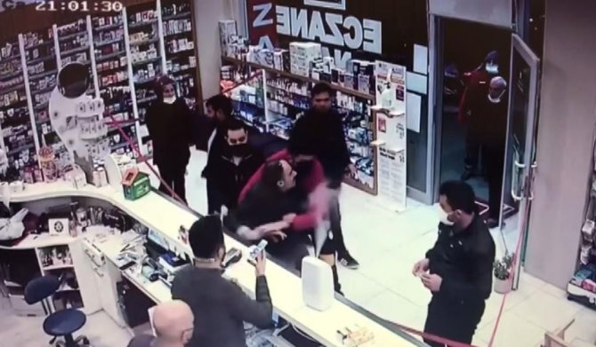 Tesadüfen girdiği eczanede cezai firarisini tek başına yakalayan JASAT personeline ödül