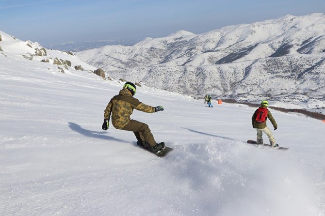 Yıldız Dağı’nda kar kalınlığı 1 metreyi aştı