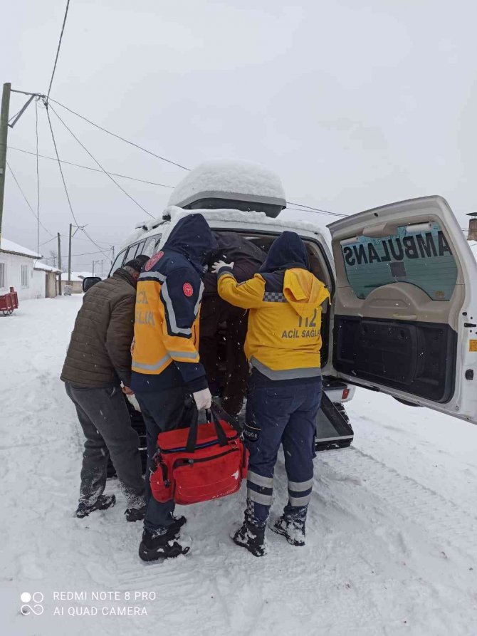 Yoğun kar yağışı 112’ye engel değil