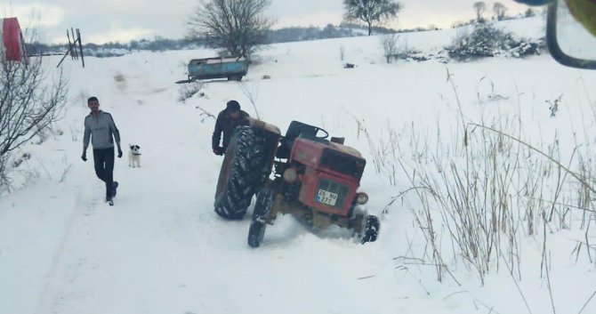 Yolda kalan vatandaşların yardımına belediye koştu