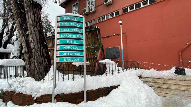 Zonguldak’ta hastane kantininin çatısı çöktü