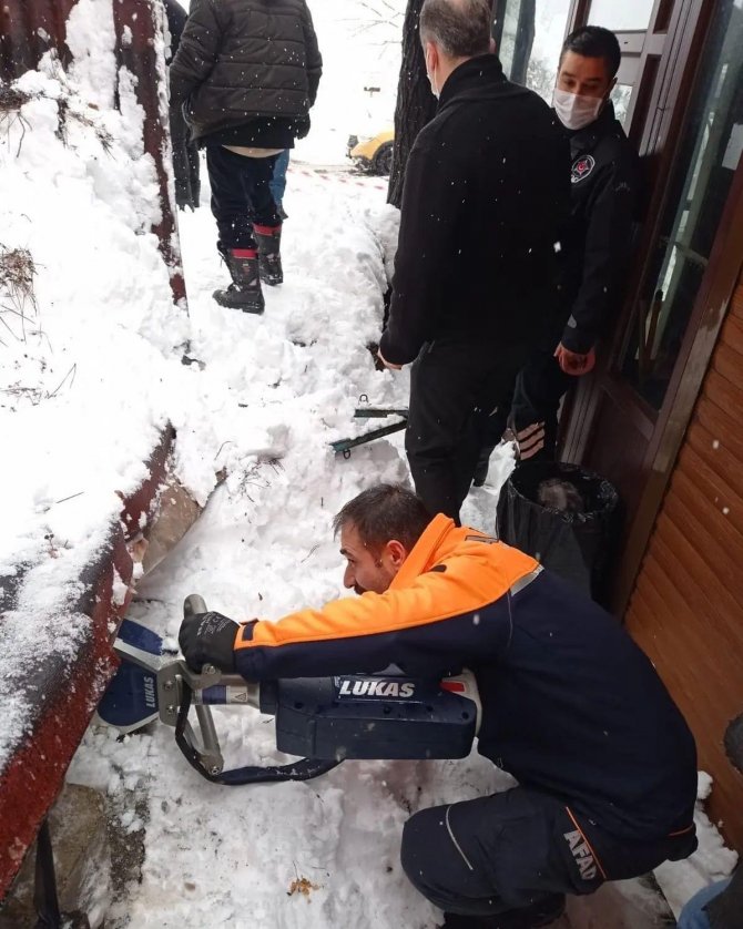 Zonguldak’ta hastane kantininin çatısı çöktü