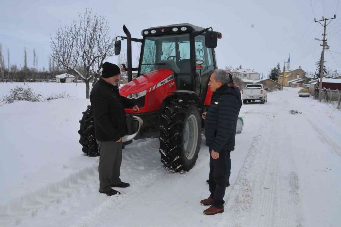 Akşehir’de kar temizliği çalışmaları 7/24 devam ediyor