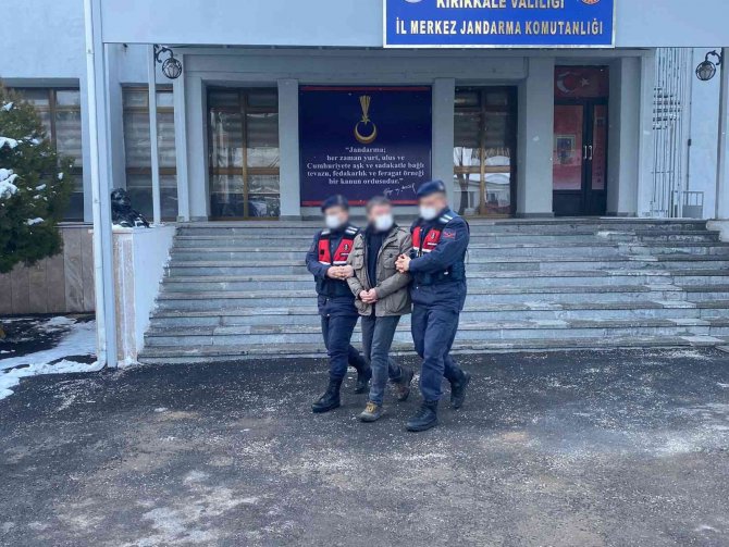 Başkasına ait kimlikle yakalanan cezaevi firarisi tutuklandı