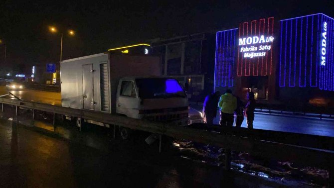 D-100’de yol ayrımını görmeyince, bariyere girdi