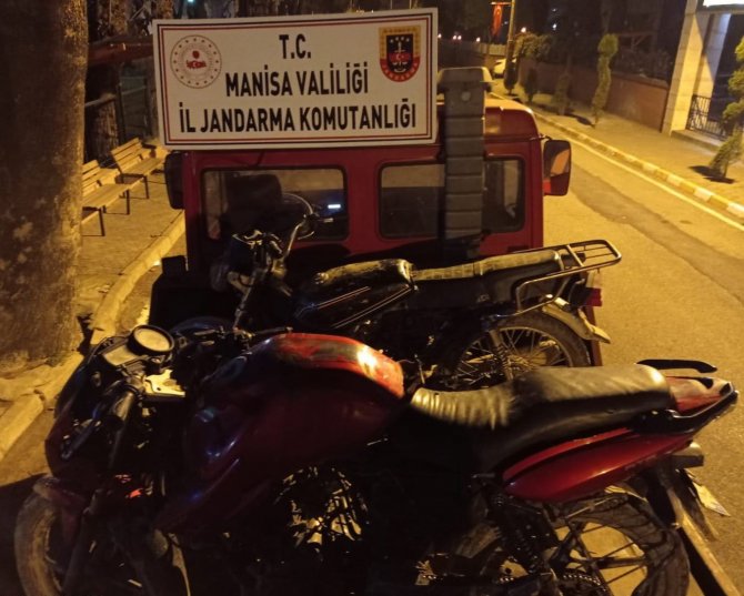 Göçmen kaçakçılığından aranan şahıs uyuşturucuyla yakalandı