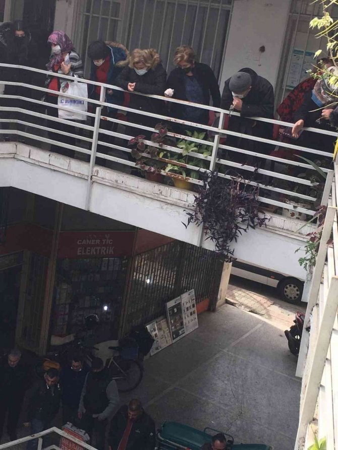 İş hanının ikinci katından düştü