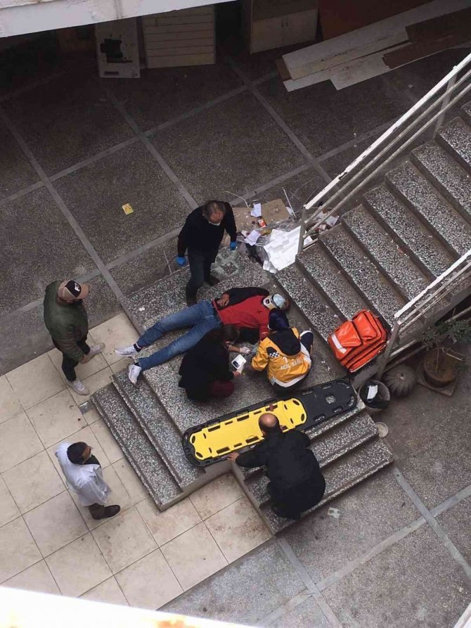 İş hanının ikinci katından düştü