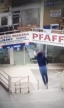 İş hanının ikinci katından düştü