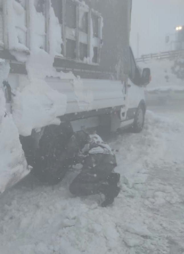 Jandarma, kar ve tipide mahsur kalan 31 vatandaşı kurtardı