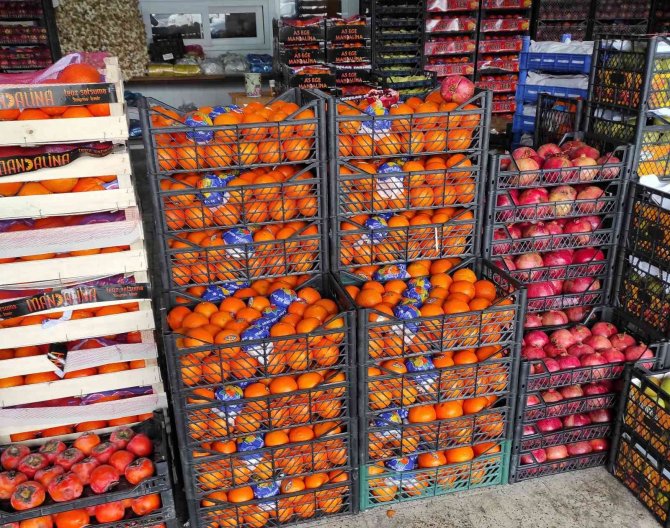 Kar yağışı İstanbul’daki sebze ve meyve hallerini etkiledi