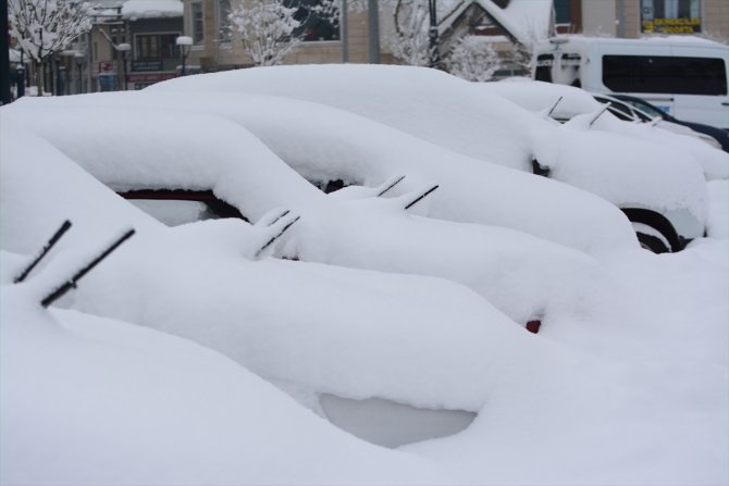 Orta ve Doğu Karadeniz'de soğuk hava ve kar etkisini sürdürüyor