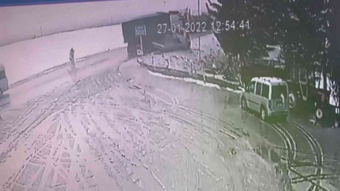 Kıl payı atlatılan facia kamerada