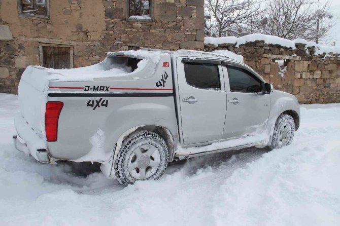 Konya’da sıcak aş bekleyenlerin yardımına off-road pilotları yetişti