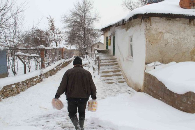 Konya’da sıcak aş bekleyenlerin yardımına off-road pilotları yetişti