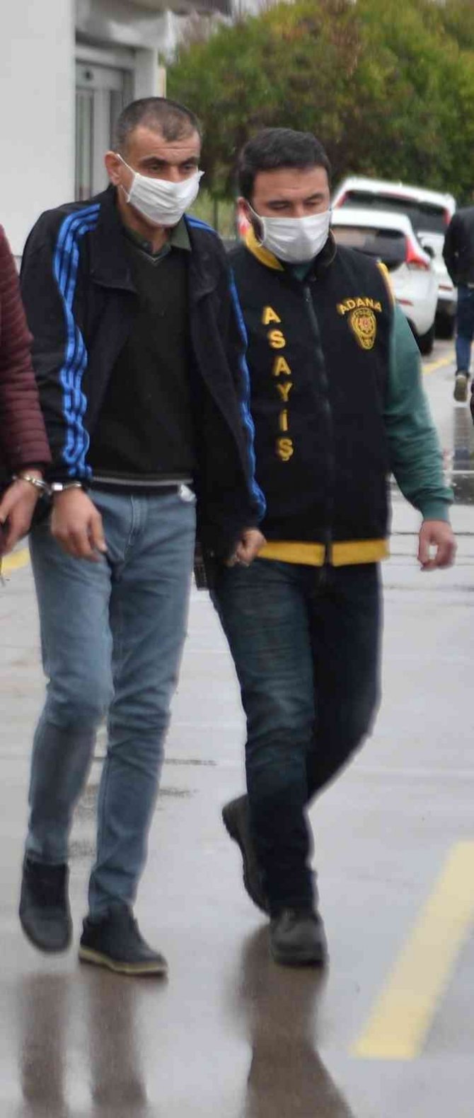 Kucağında bebeği olan kadının cüzdanını böyle çaldı