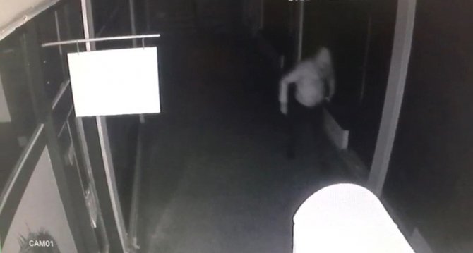 Levyeyle deponun kilidini kırıp 25 bin TL’lik sigarayı çaldı