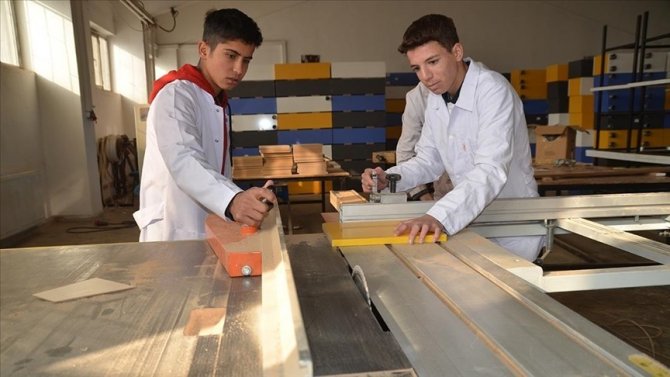 Müdür Gür: “Meslek liseliler daha kolay iş buluyor”