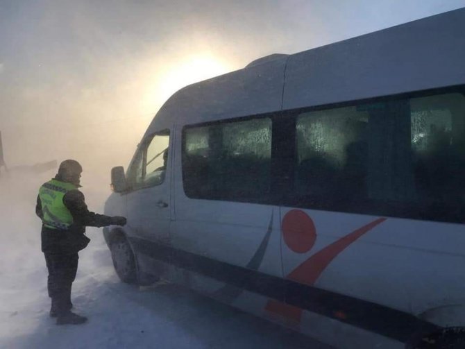 Tipide mahsur kalan vatandaşları ekipler kurtardı