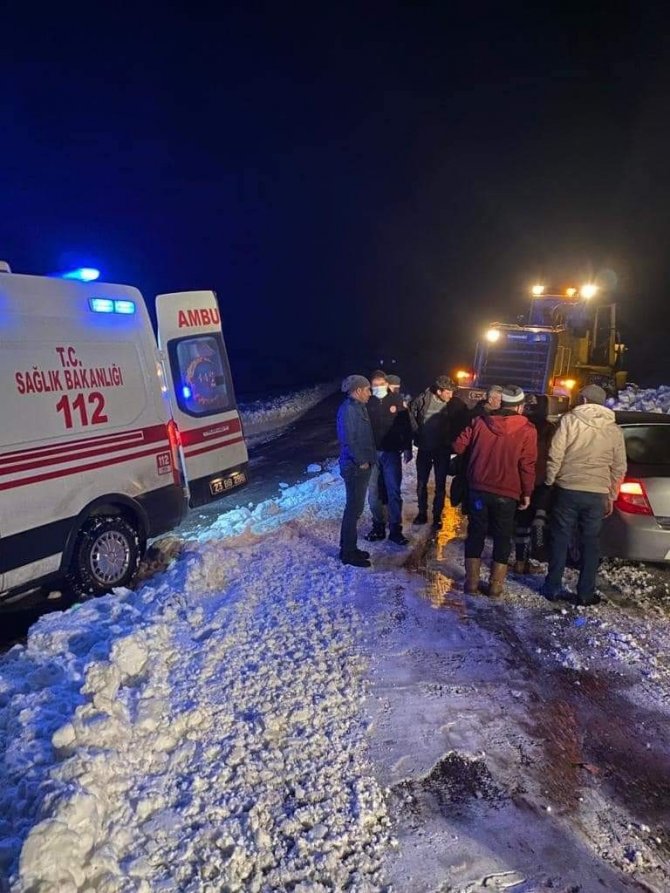 Yollar kapandı, ekipler hasta vatandaşa ulaşmak için seferber oldu