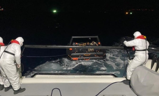 Yunanistan’ın geri ittiği 9 düzensiz göçmen kurtarıldı