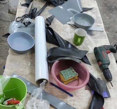 Yüzü kapalı olan göçmen kaçakçısını iki kaşının arasındaki yara izi ele verdi