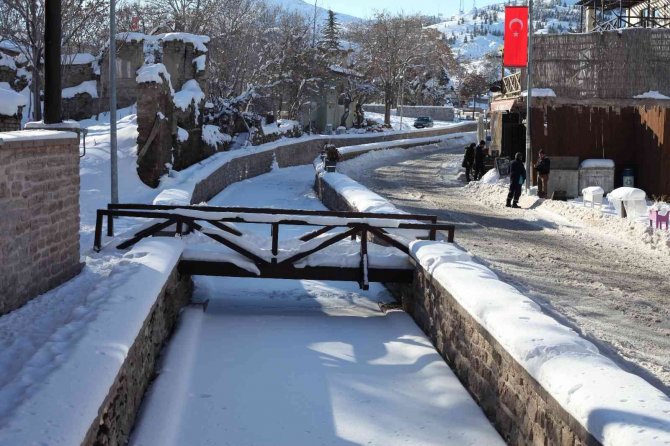 5 bin yıllık tarihi Sille Mahallesinden kartpostallık görüntüler