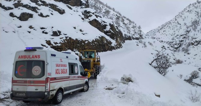Covid hastasını 8 saatlik çalışma ile hastaneye ulaştırdılar