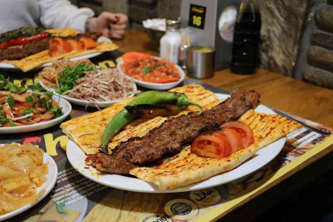 "İki yüzlü kebabın" ünü sınırları aştı