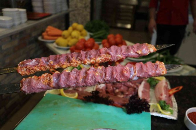 "İki yüzlü kebabın" ünü sınırları aştı