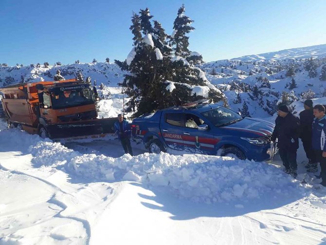 Konya’da karla mücadele devam ediyor