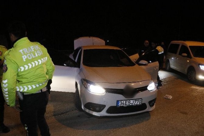 Polisten kaçan alkollü sürücü ortalığı birbirine kattı