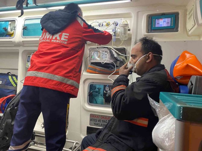 Yangına müdahale eden itfaiye eri dumandan etkilendi