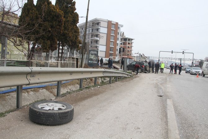 Cenazeden dönen araç kaza yaptı: 4 ağır yaralı