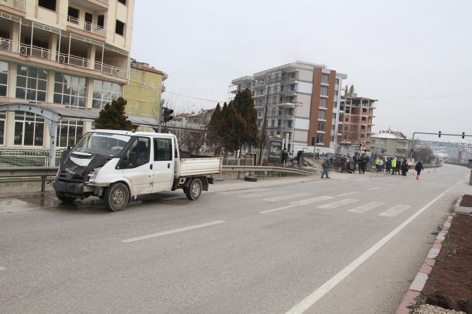 Cenazeden dönen araç kaza yaptı: 4 ağır yaralı