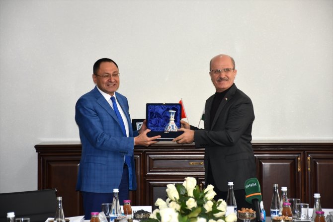 YÖK Başkanı Erol Özvar, TOBB ETÜ Taşkent'i ziyaret etti