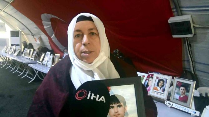 Evlat nöbetindeki anne Sevdet Demir: “Kendi rızan ile gelmezsen hakkımı helal etmiyorum”